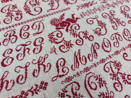 image du marquoir rouge au point de croix Ref 068 Petits Croix Romantiques